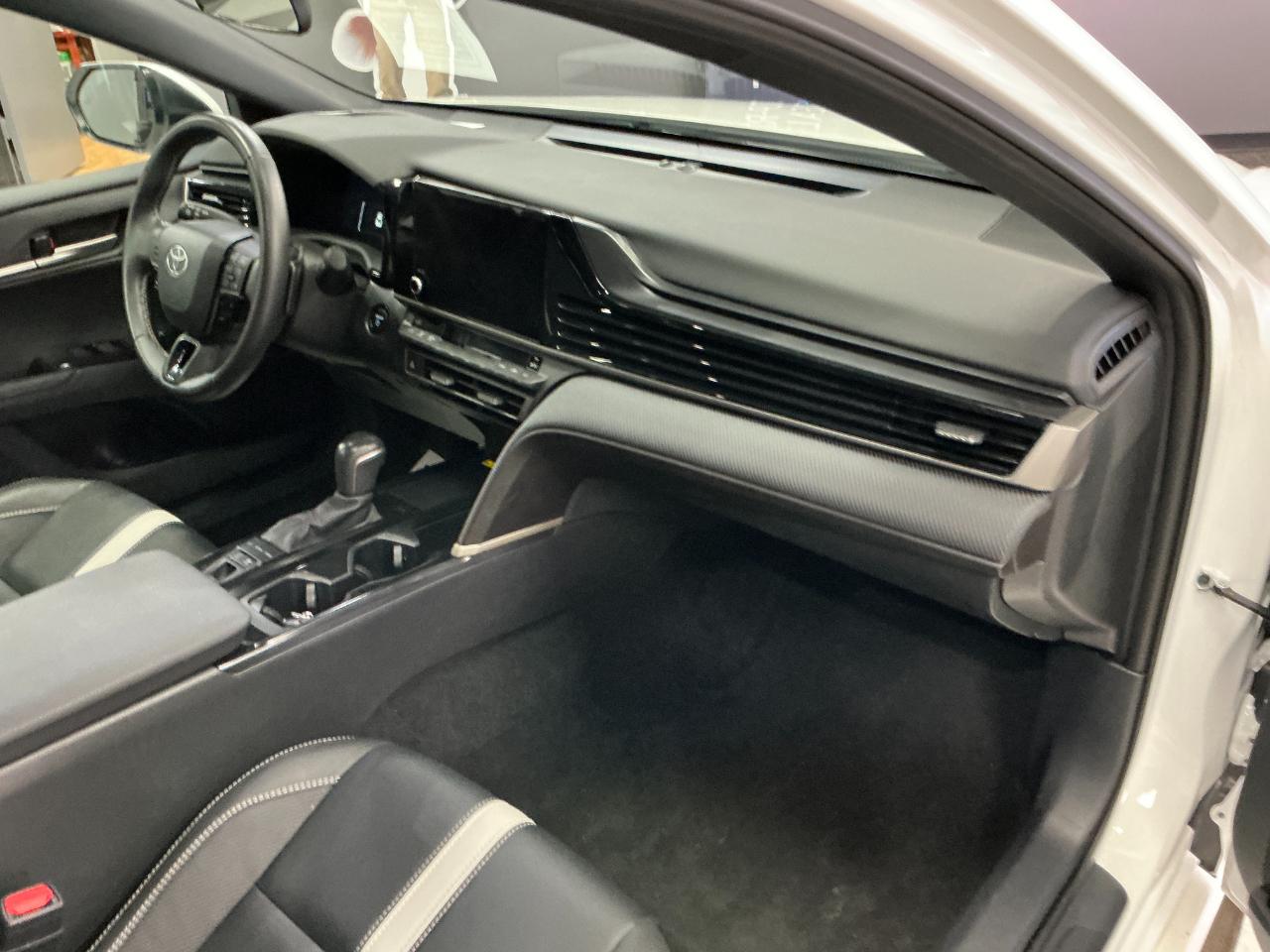 Toyota Camry SE (Natl) 2025