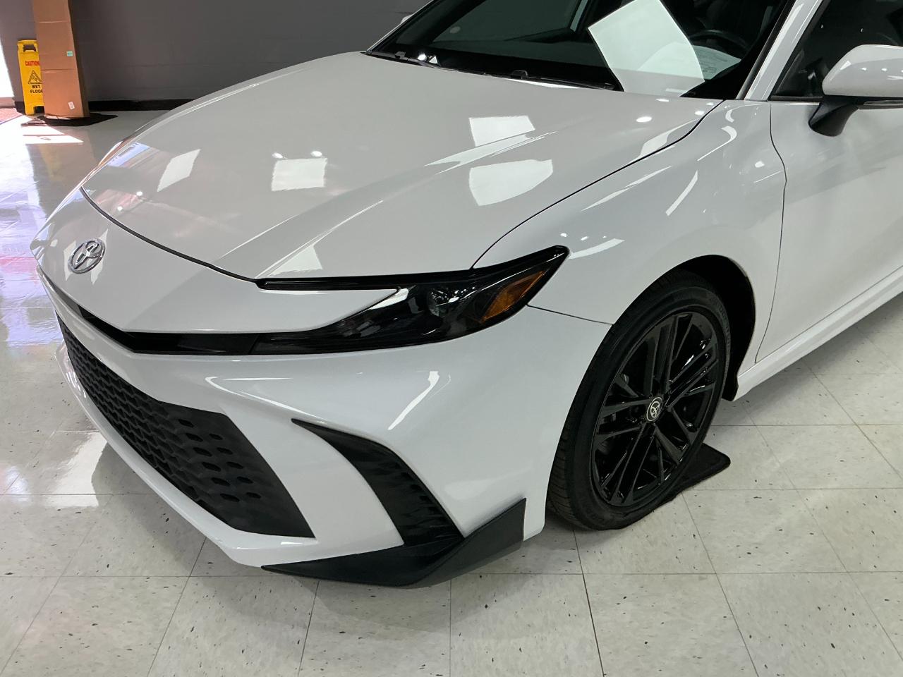 Toyota Camry SE (Natl) 2025