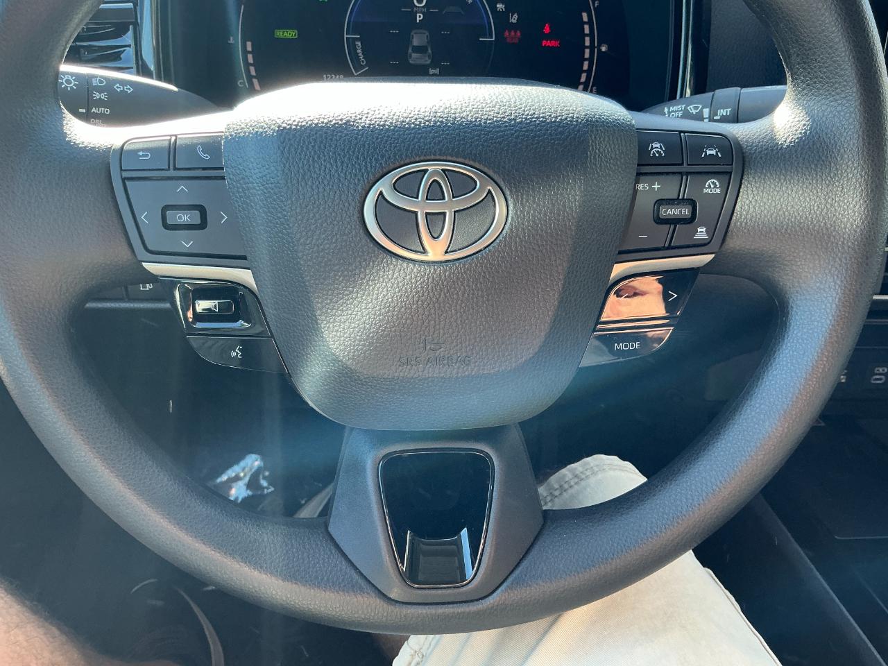 Toyota Camry LE (Natl) 2026