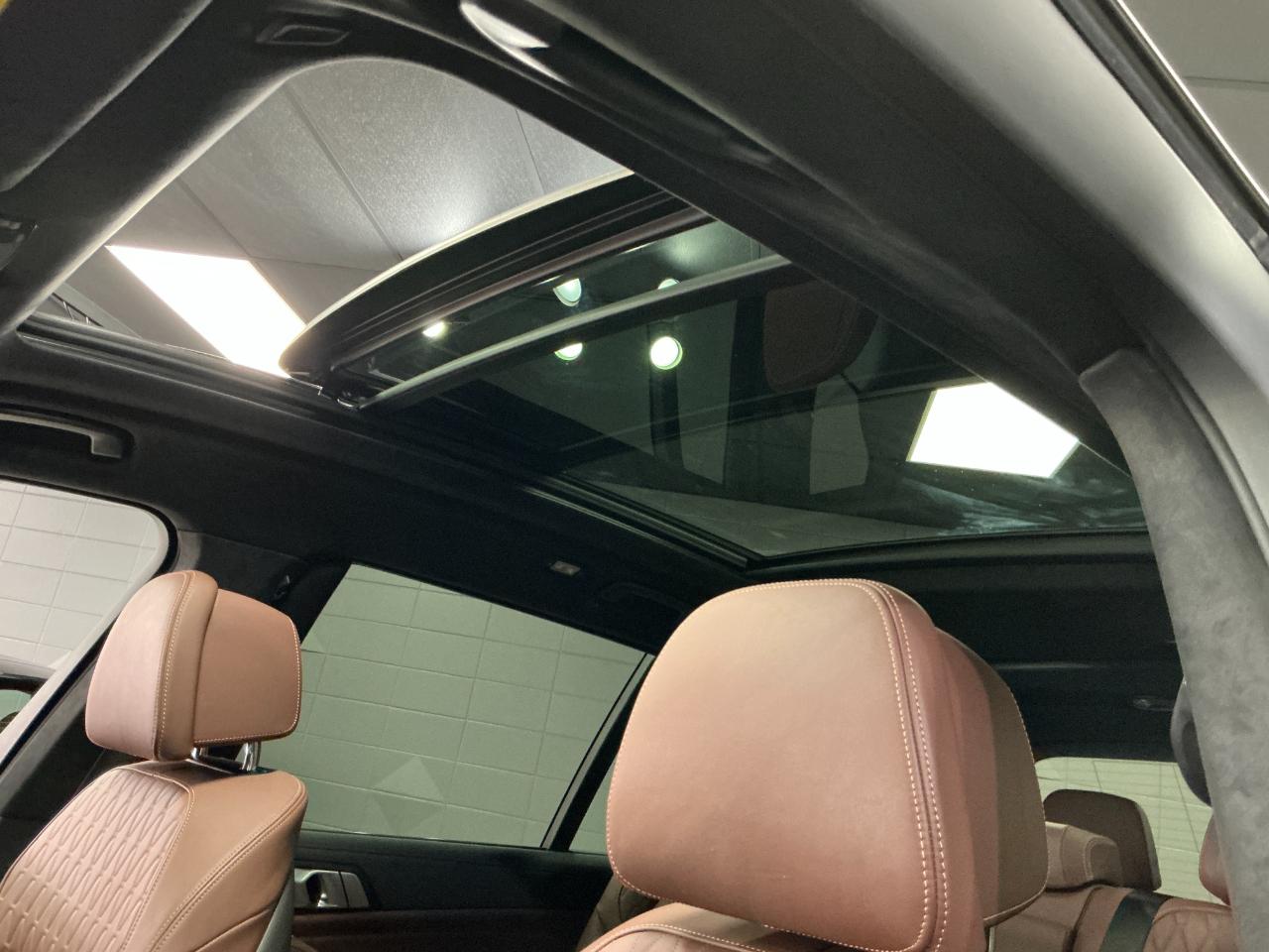 BMW X7 M50i Sports Activity Vehicle 2022