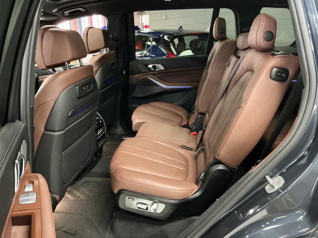 BMW X7 M50i Sports Activity Vehicle 2022