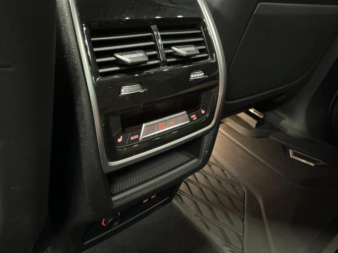 BMW X7 M50i Sports Activity Vehicle 2022