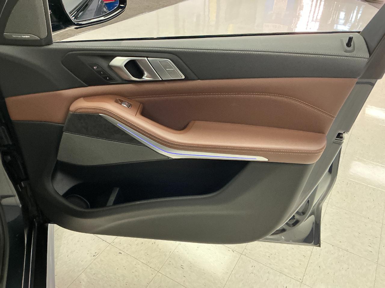 BMW X7 M50i Sports Activity Vehicle 2022