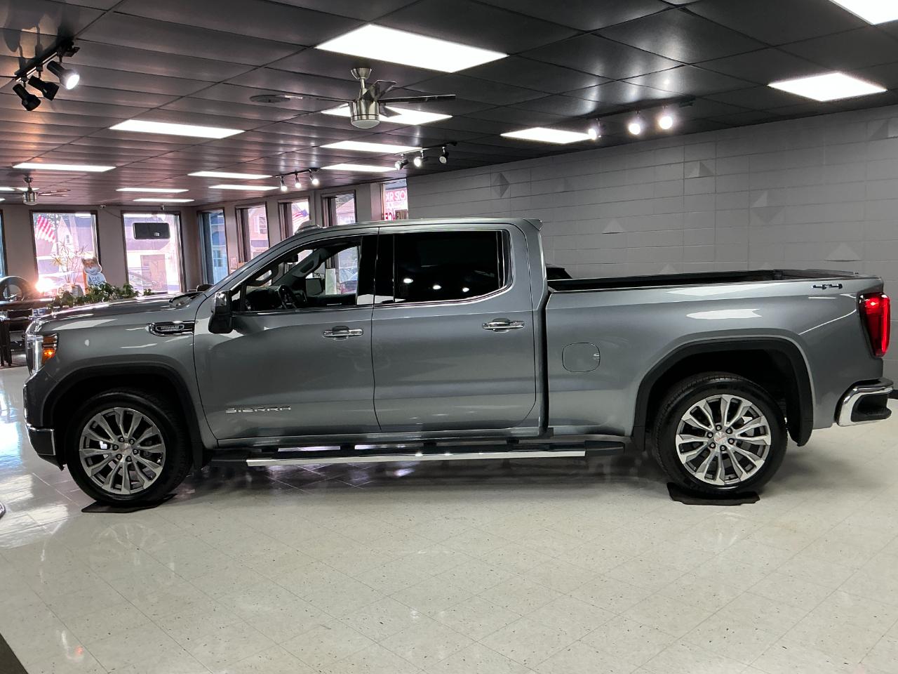 GMC Sierra 1500 4WD Crew Cab 157" SLT 2020