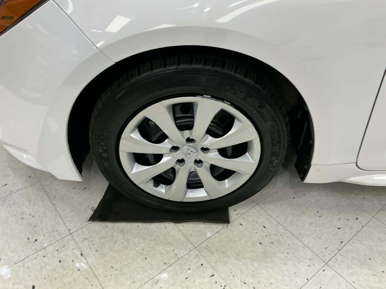 Toyota Corolla LE CVT (Natl) 2024