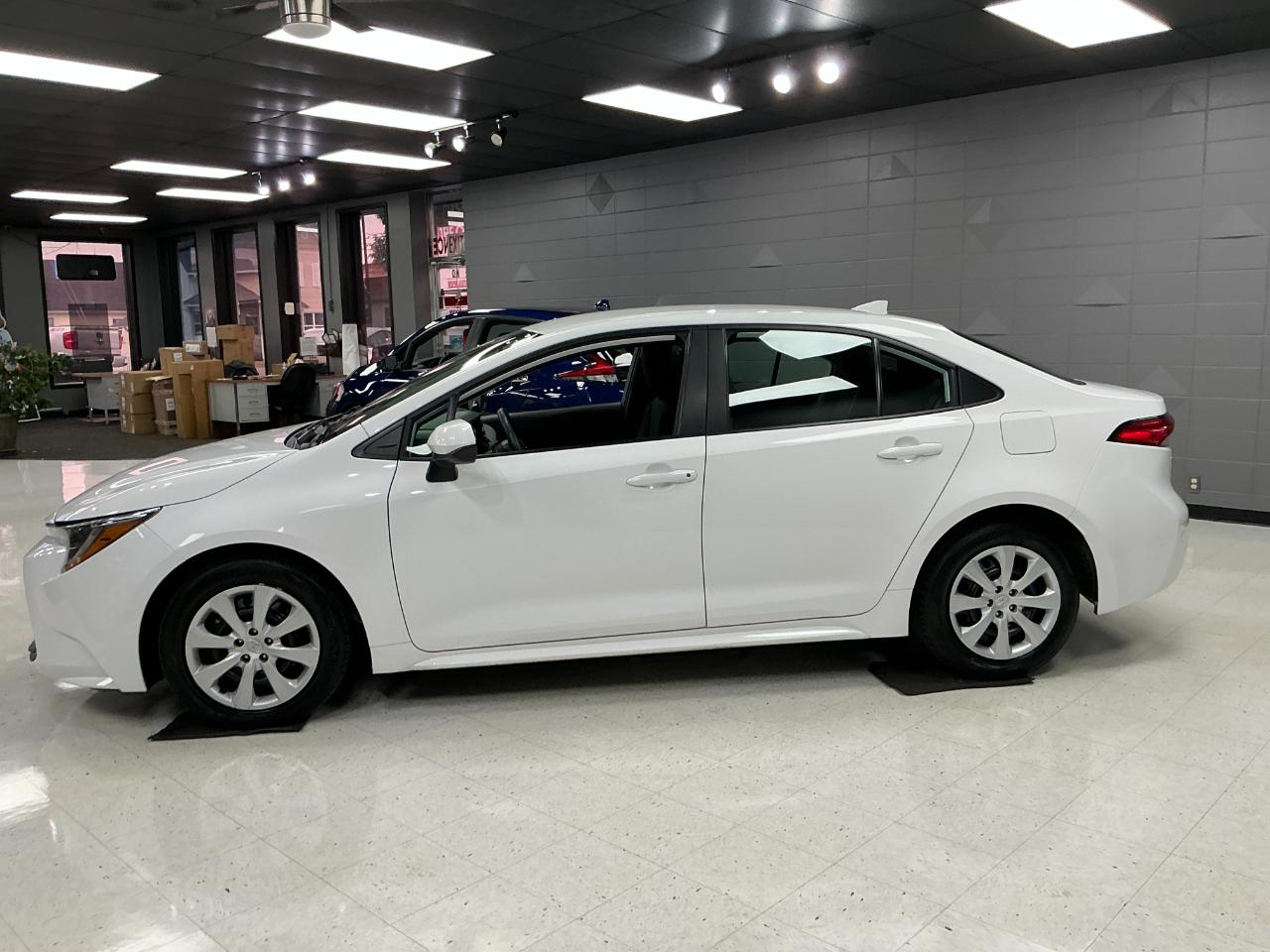 Toyota Corolla LE CVT (Natl) 2024