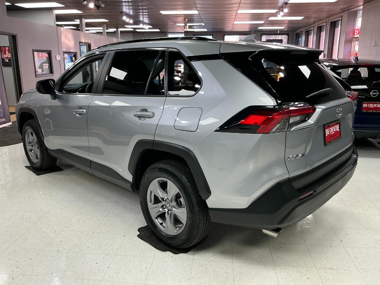 Toyota RAV4 Hybrid LE AWD (Natl) 2025