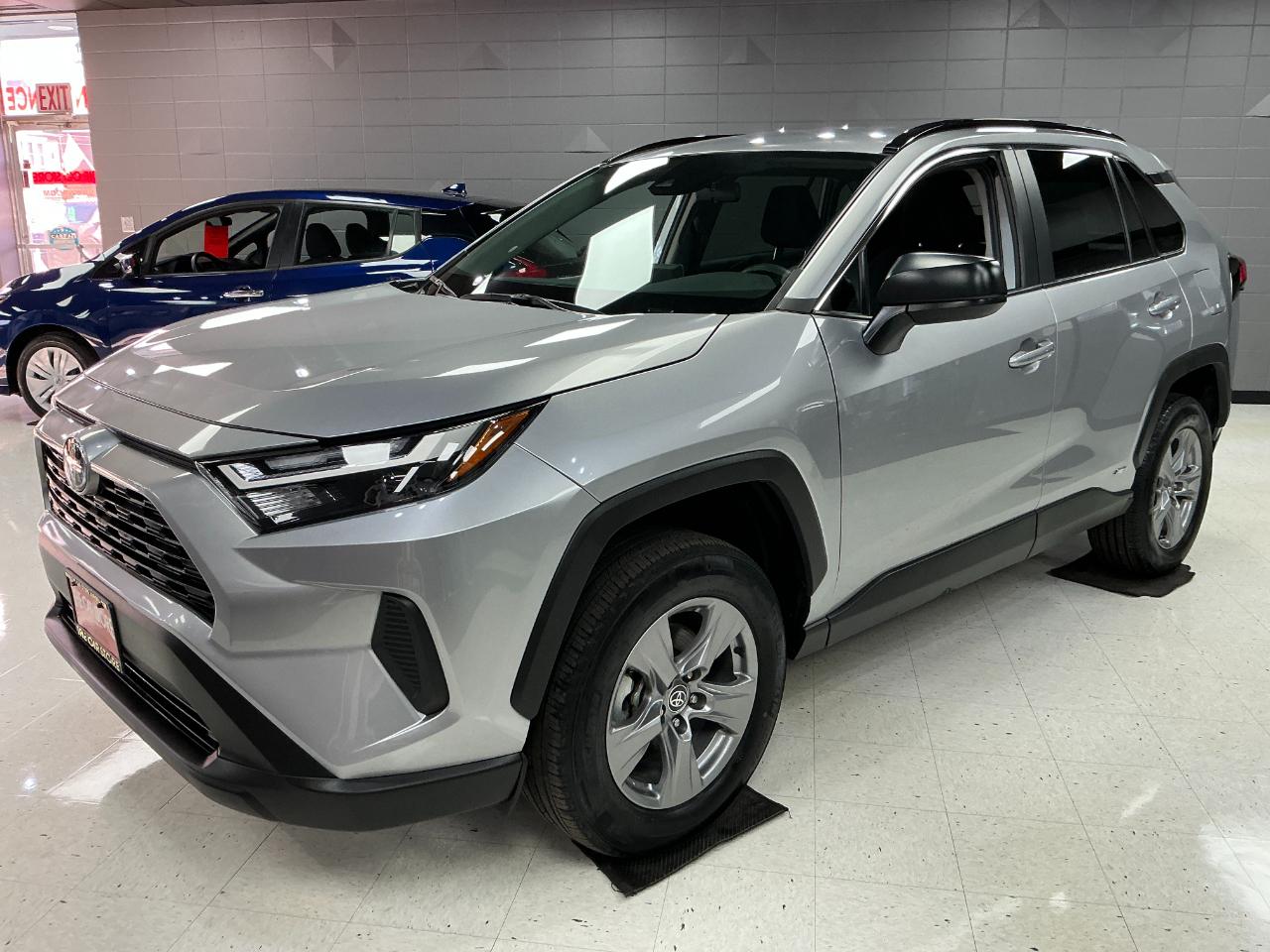 Toyota RAV4 Hybrid LE AWD (Natl) 2025