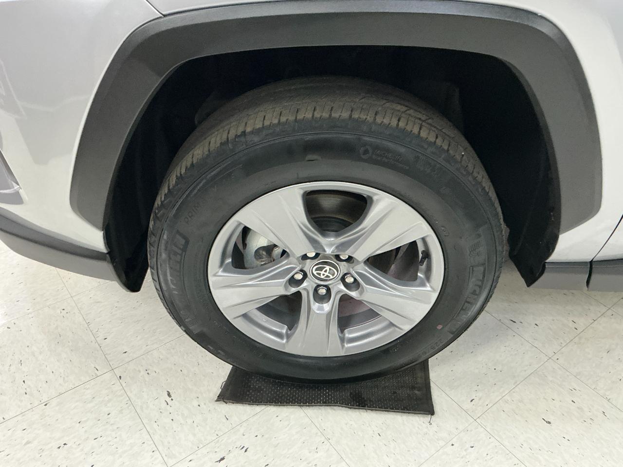 Toyota RAV4 Hybrid LE AWD (Natl) 2025