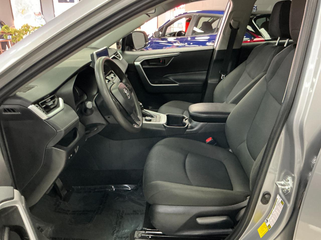 Toyota RAV4 Hybrid LE AWD (Natl) 2025