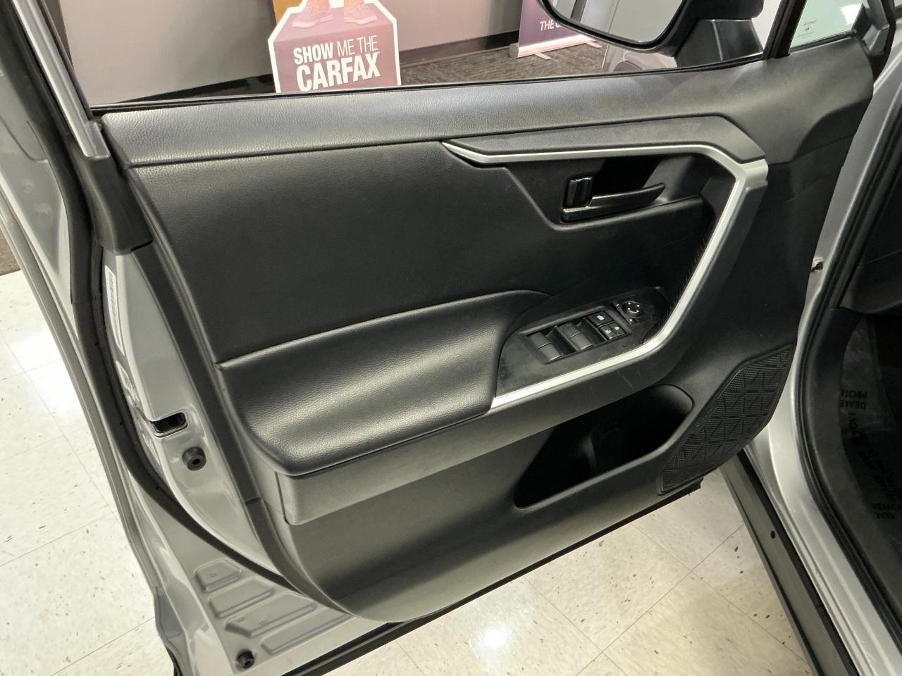 Toyota RAV4 Hybrid LE AWD (Natl) 2025
