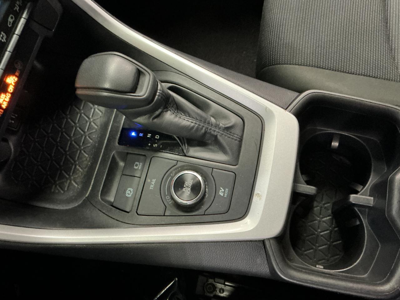Toyota RAV4 Hybrid LE AWD (Natl) 2025