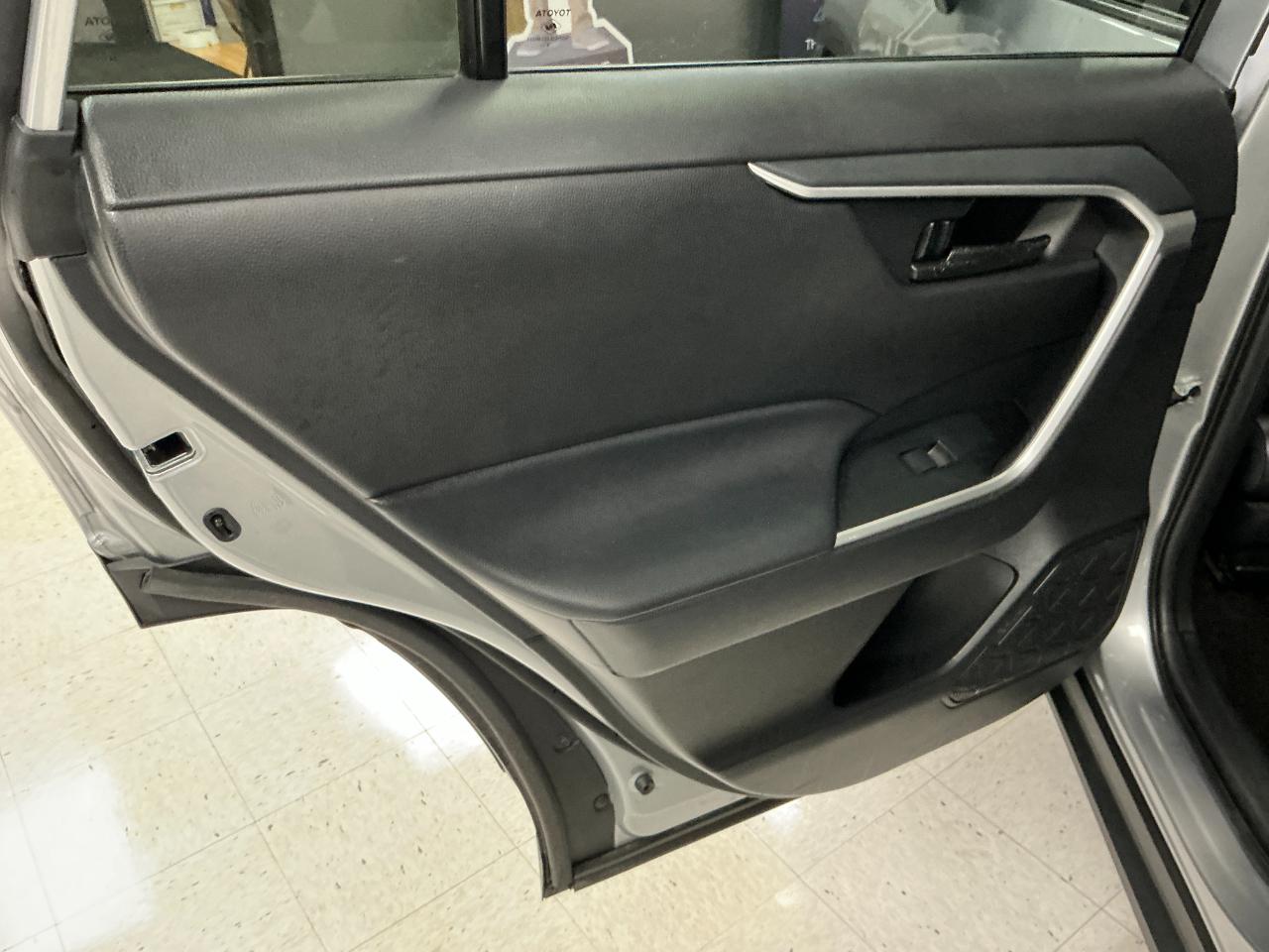 Toyota RAV4 Hybrid LE AWD (Natl) 2025