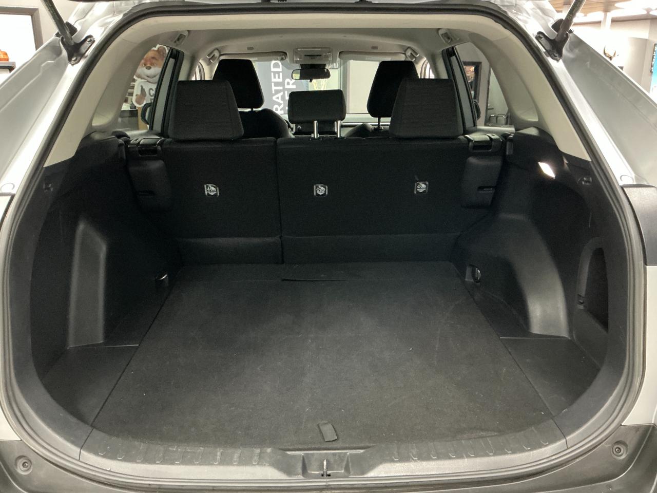 Toyota RAV4 Hybrid LE AWD (Natl) 2025
