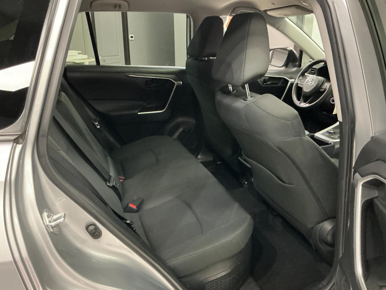 Toyota RAV4 Hybrid LE AWD (Natl) 2025