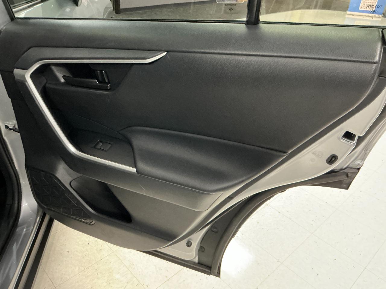 Toyota RAV4 Hybrid LE AWD (Natl) 2025