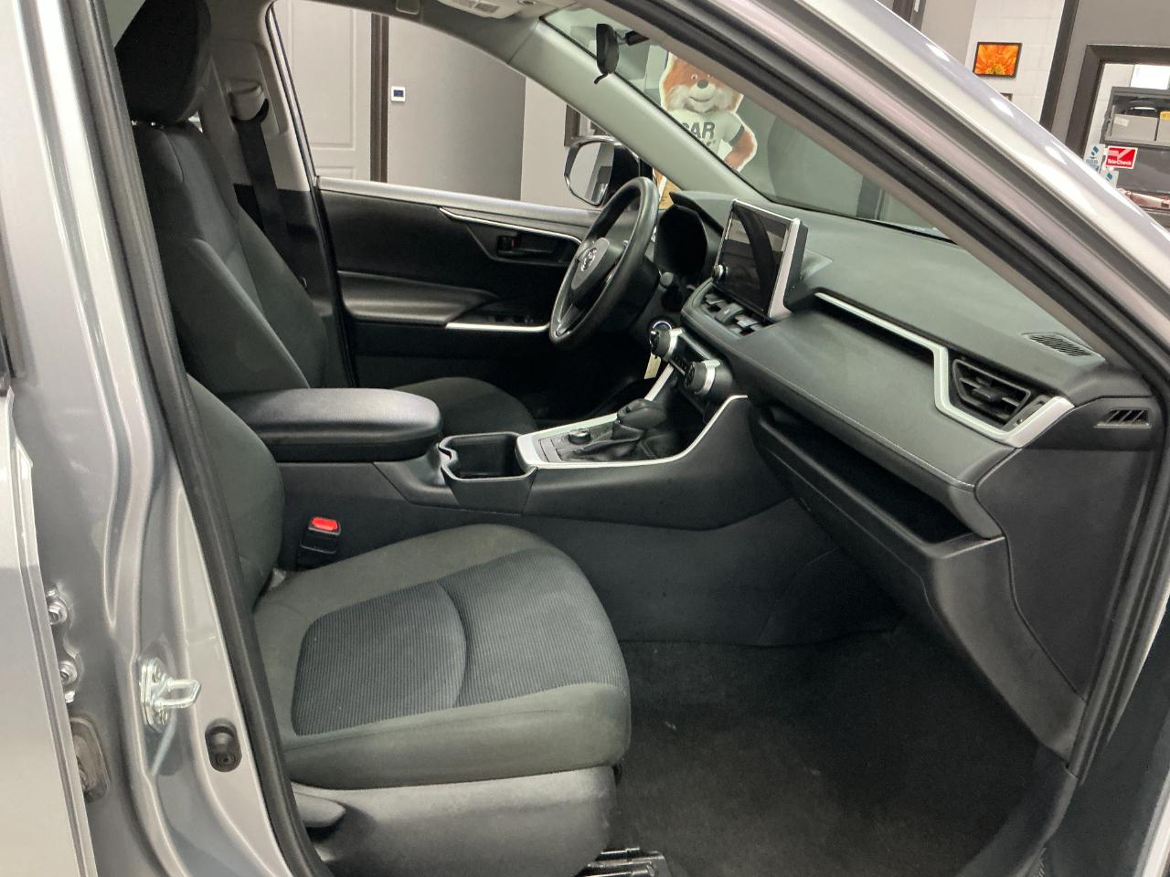 Toyota RAV4 Hybrid LE AWD (Natl) 2025