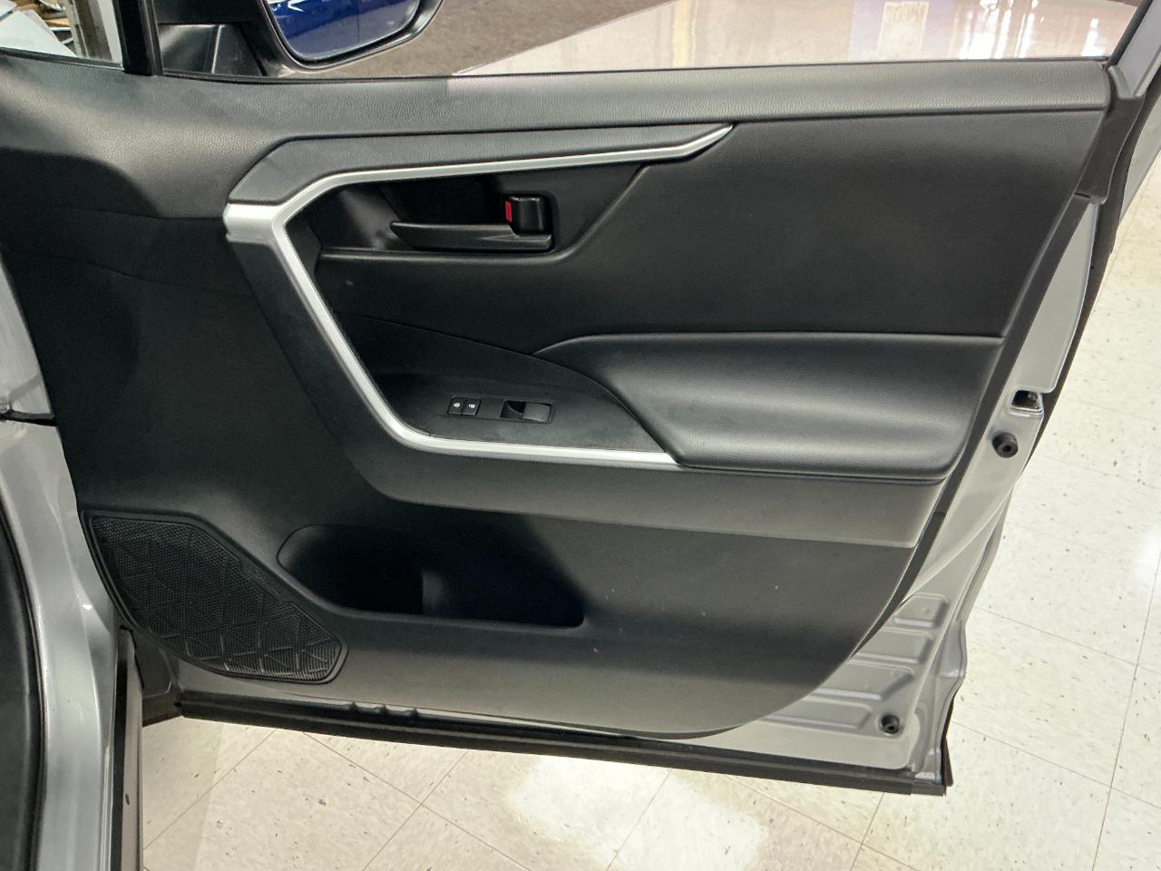 Toyota RAV4 Hybrid LE AWD (Natl) 2025