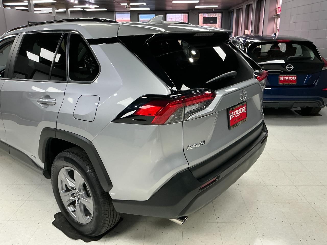 Toyota RAV4 Hybrid LE AWD (Natl) 2025