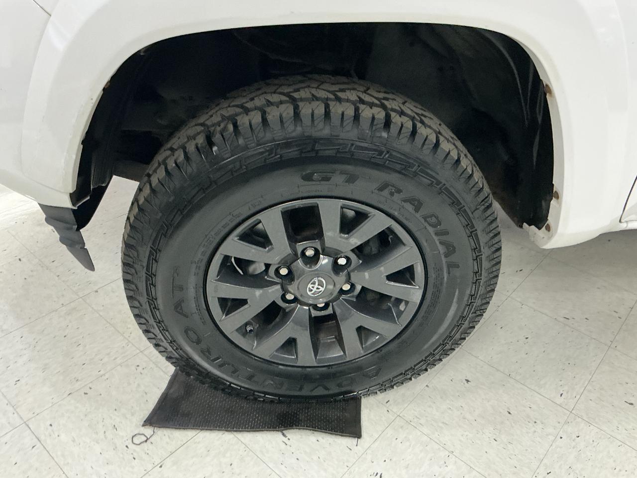 Toyota Tacoma 4WD SR5 Double Cab 6' Bed V6 AT (Natl) 2020