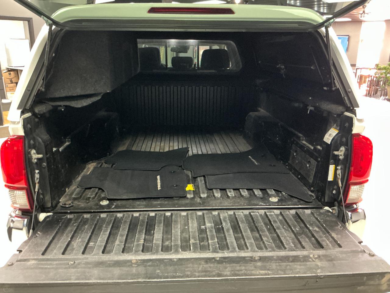 Toyota Tacoma 4WD SR5 Double Cab 6' Bed V6 AT (Natl) 2020