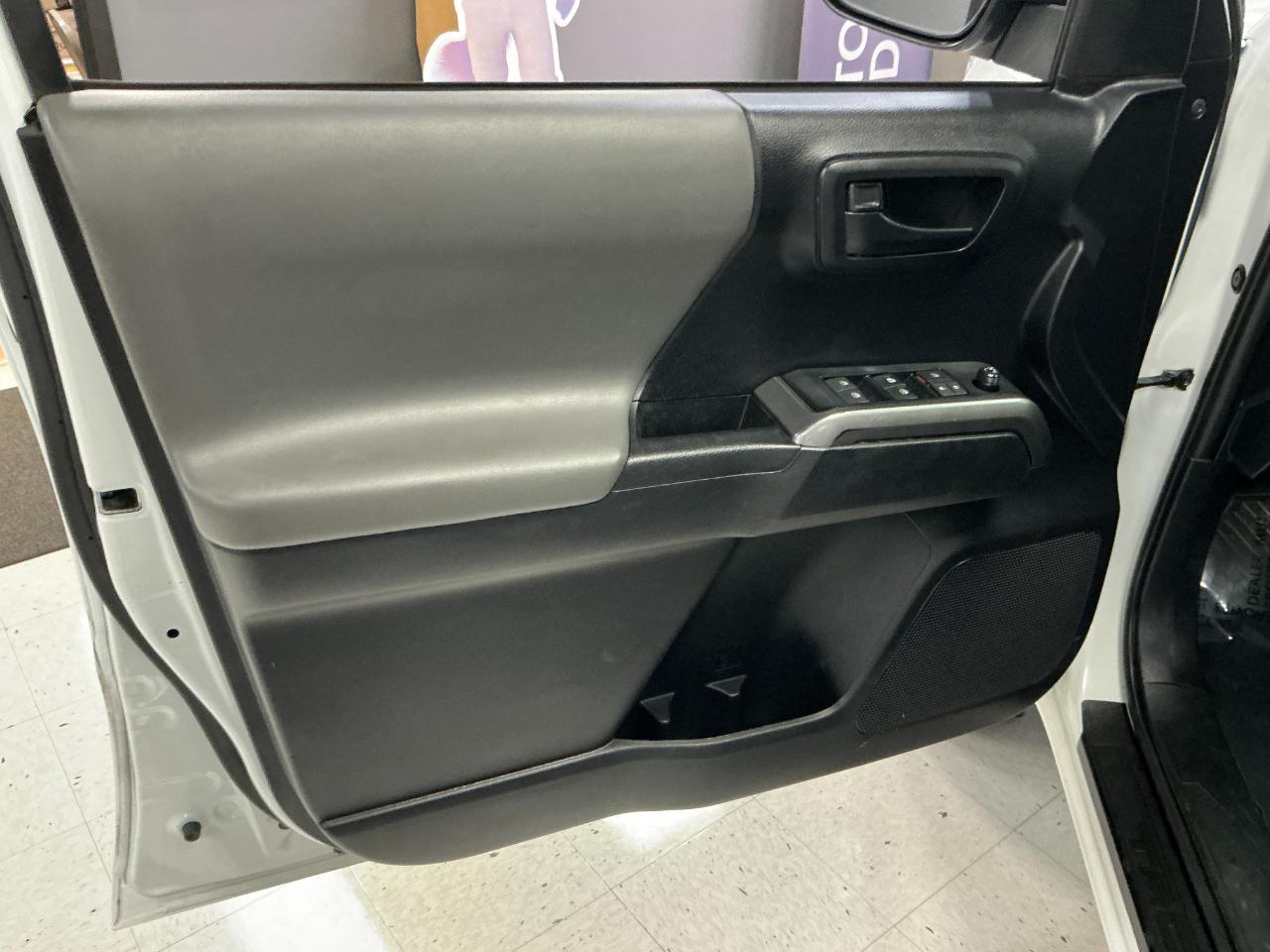 Toyota Tacoma 4WD SR5 Double Cab 6' Bed V6 AT (Natl) 2020