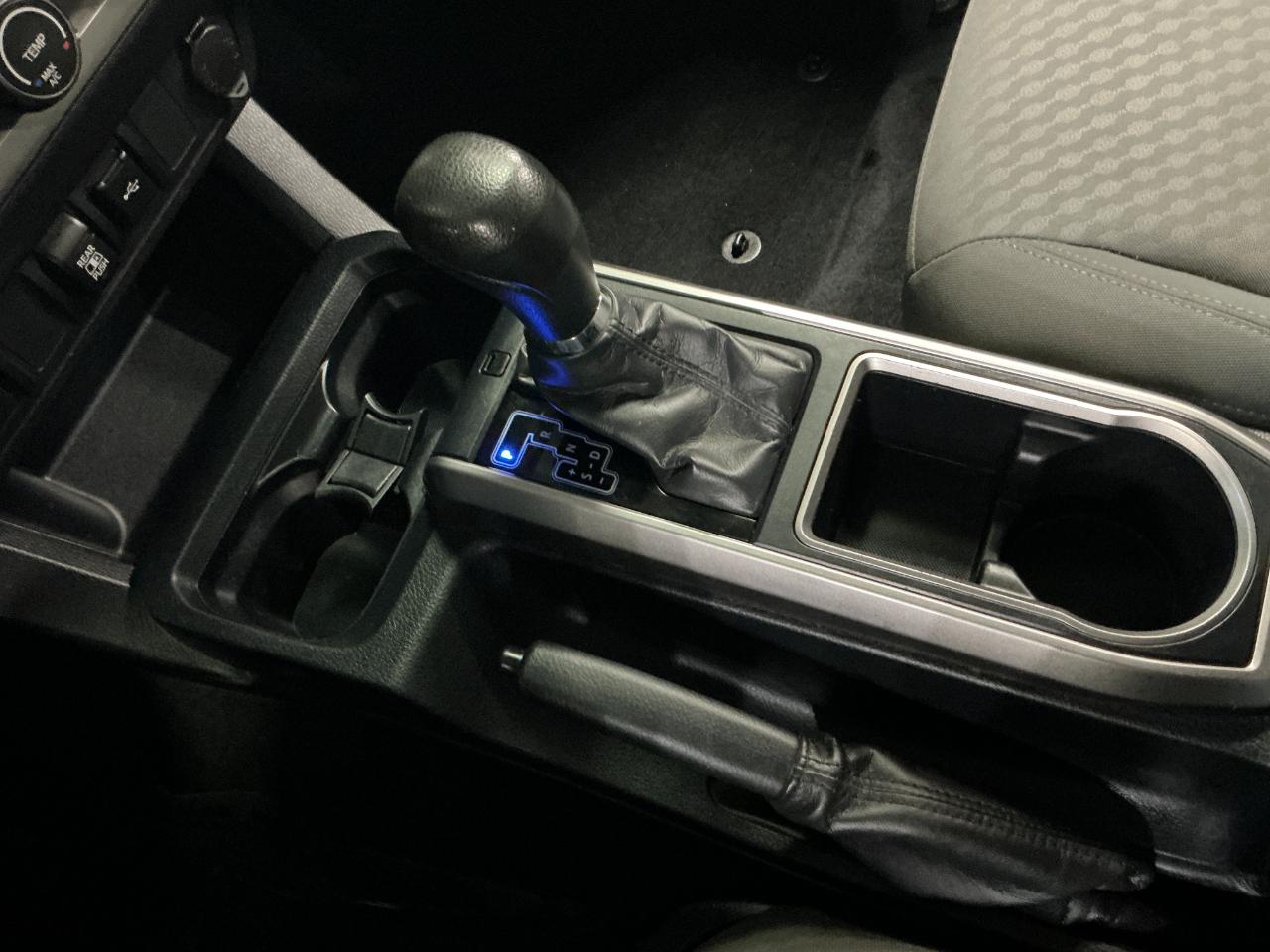 Toyota Tacoma 4WD SR5 Double Cab 6' Bed V6 AT (Natl) 2020