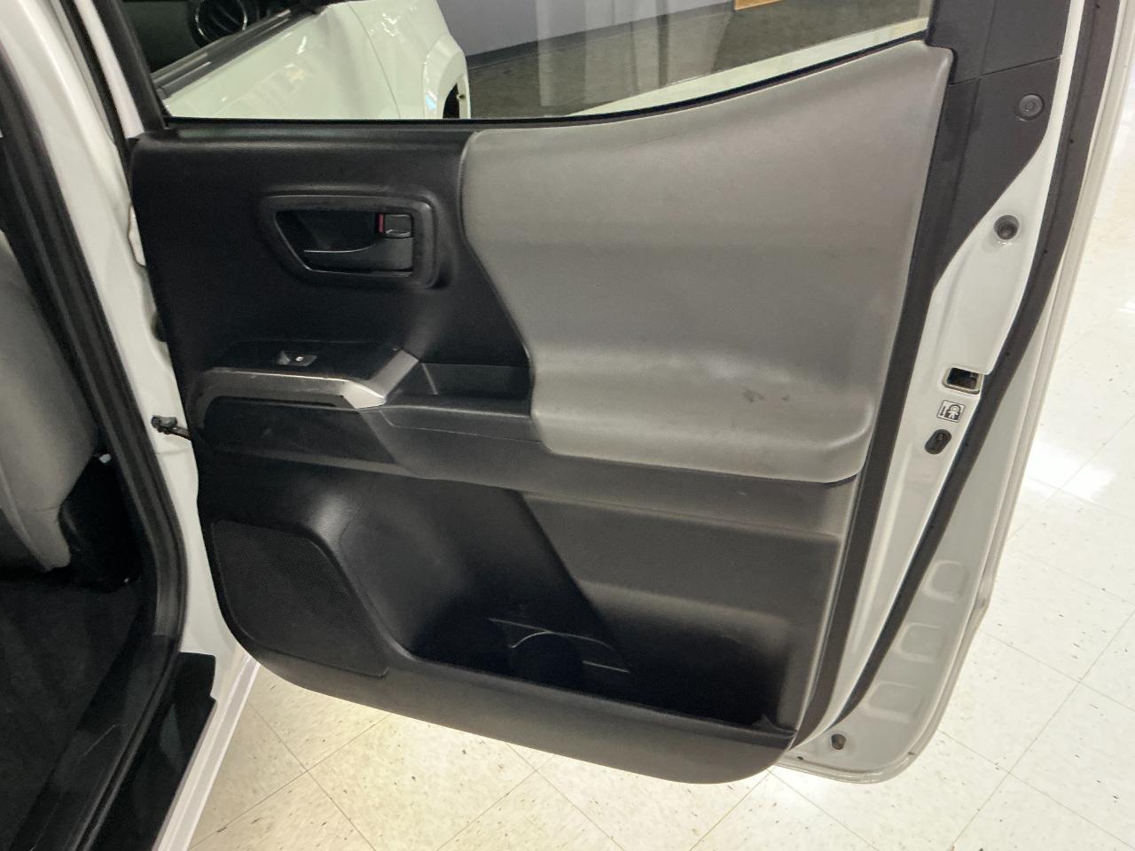 Toyota Tacoma 4WD SR5 Double Cab 6' Bed V6 AT (Natl) 2020