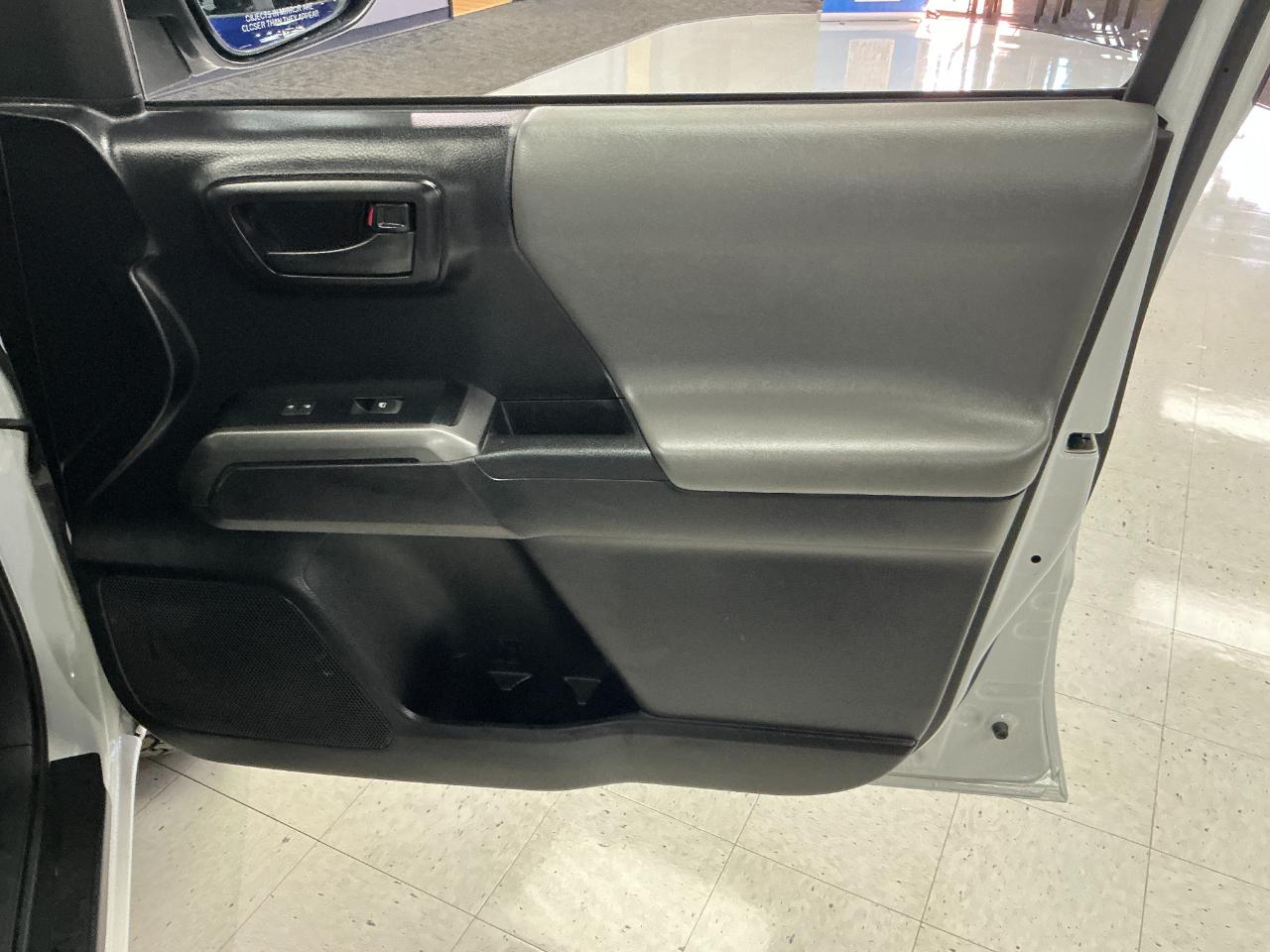 Toyota Tacoma 4WD SR5 Double Cab 6' Bed V6 AT (Natl) 2020
