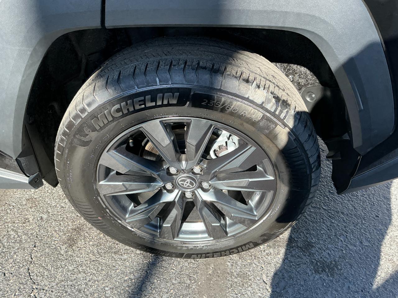 Toyota RAV4 XLE Premium AWD (Natl) 2026