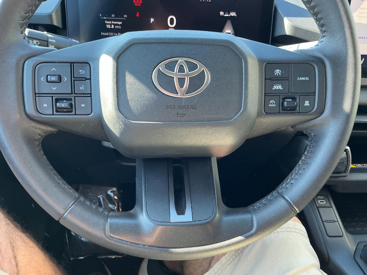 Toyota RAV4 XLE Premium AWD (Natl) 2026