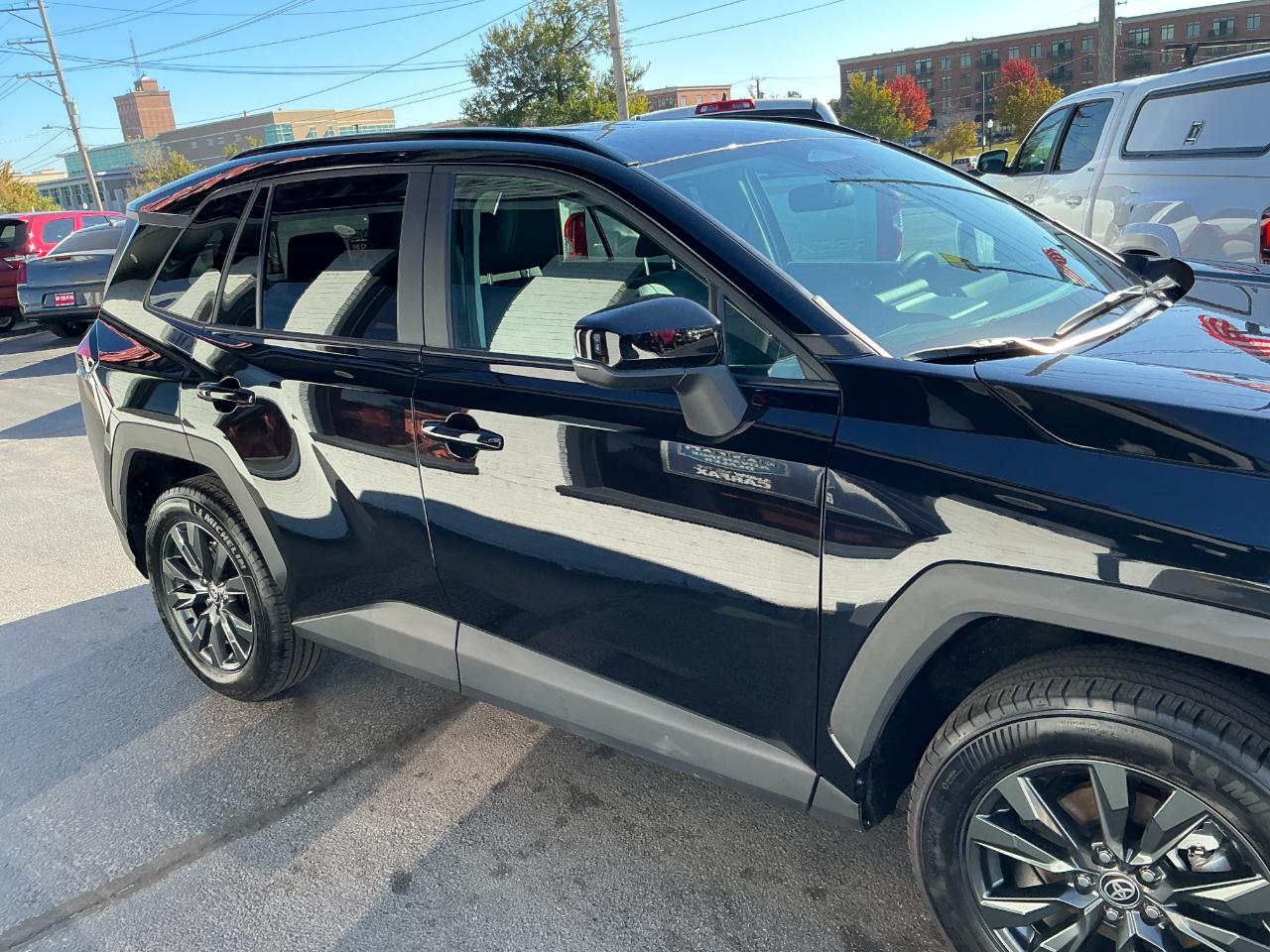 Toyota RAV4 XLE Premium AWD (Natl) 2026
