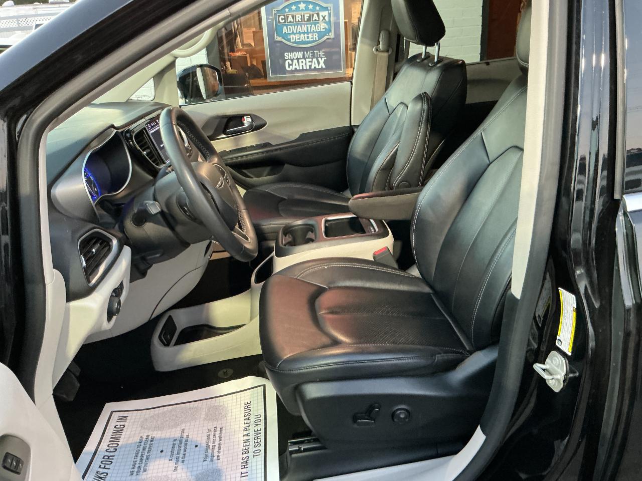 Chrysler Pacifica Touring L FWD 2024