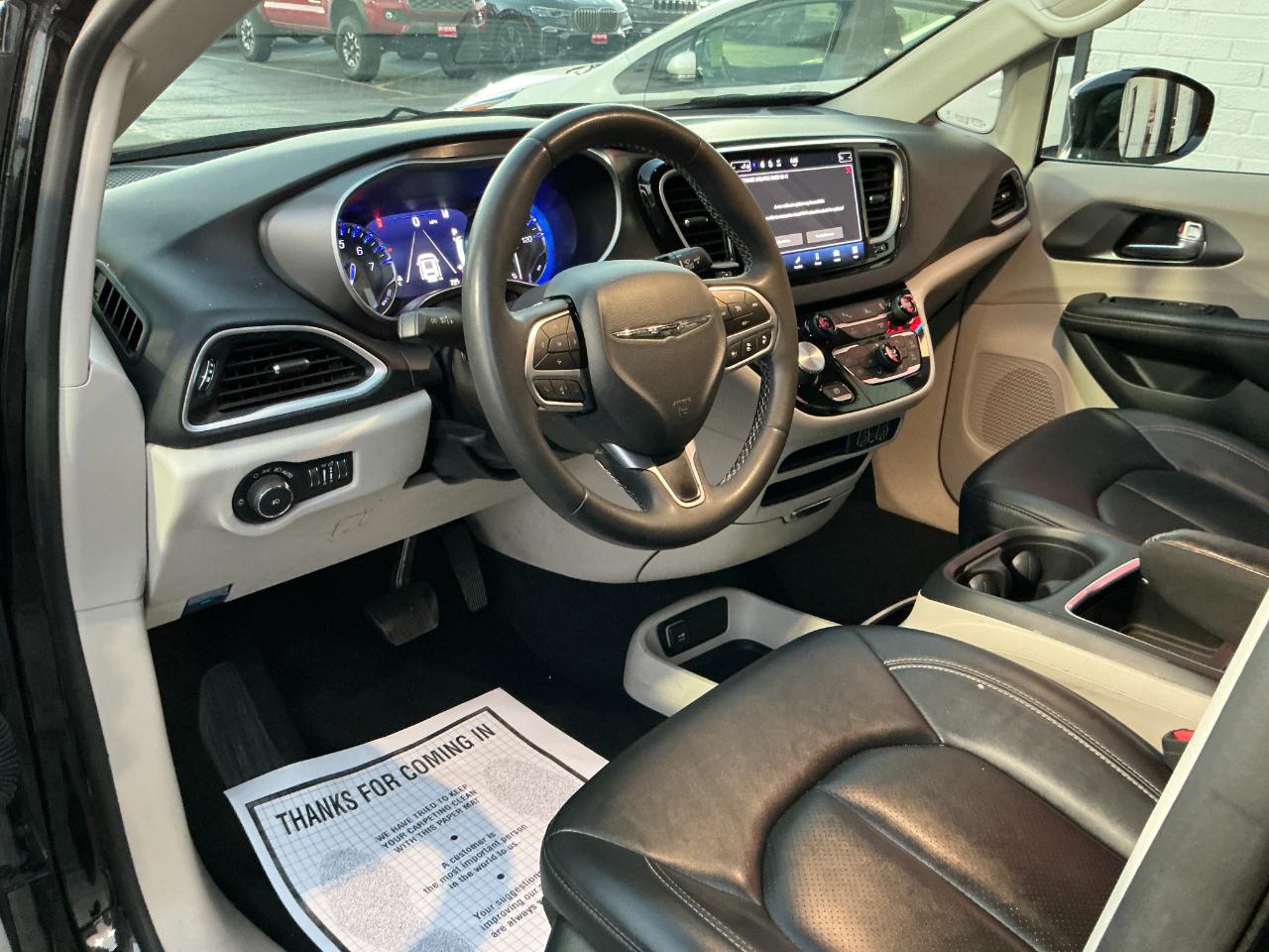 Chrysler Pacifica Touring L FWD 2024