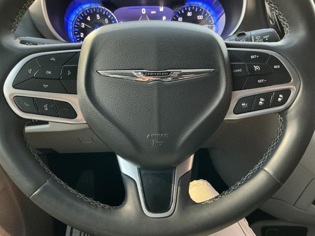Chrysler Pacifica Touring L FWD 2024