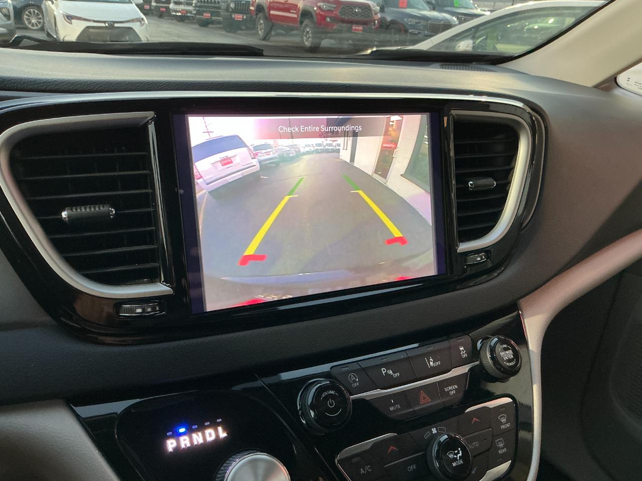 Chrysler Pacifica Touring L FWD 2024