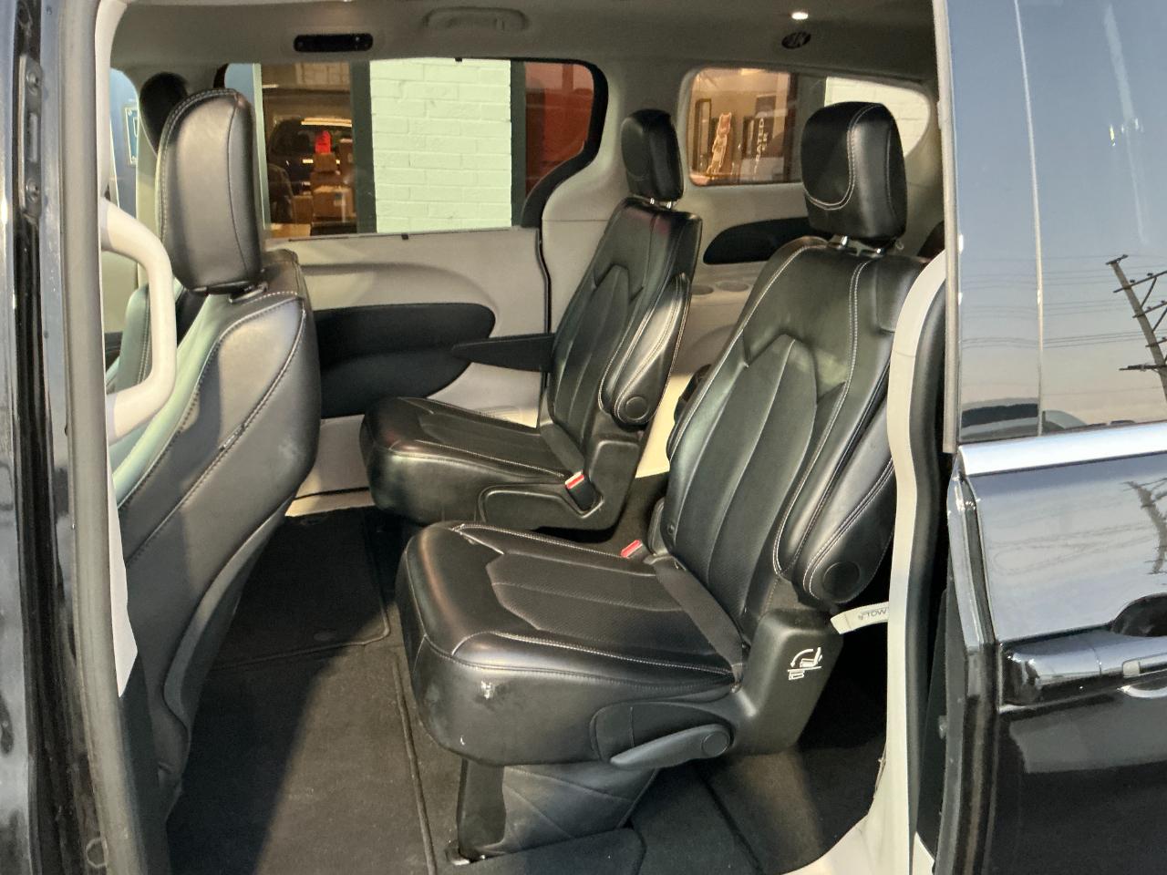 Chrysler Pacifica Touring L FWD 2024