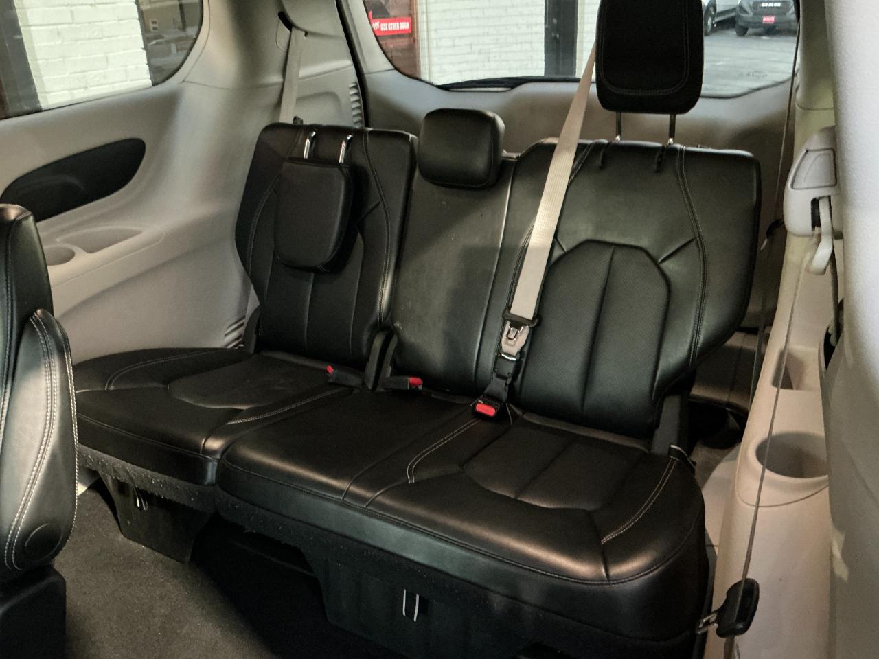Chrysler Pacifica Touring L FWD 2024