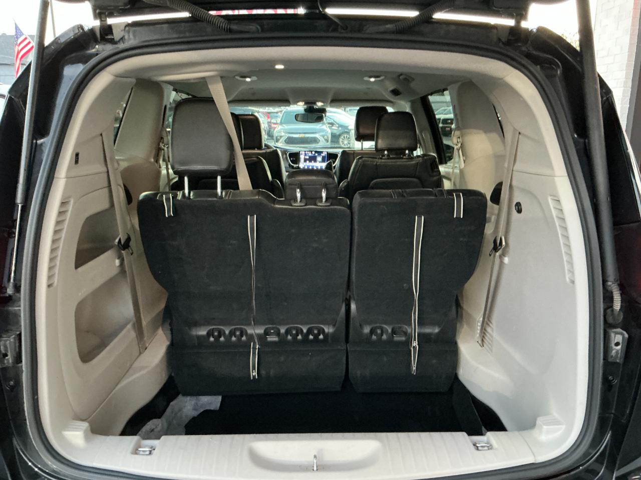 Chrysler Pacifica Touring L FWD 2024