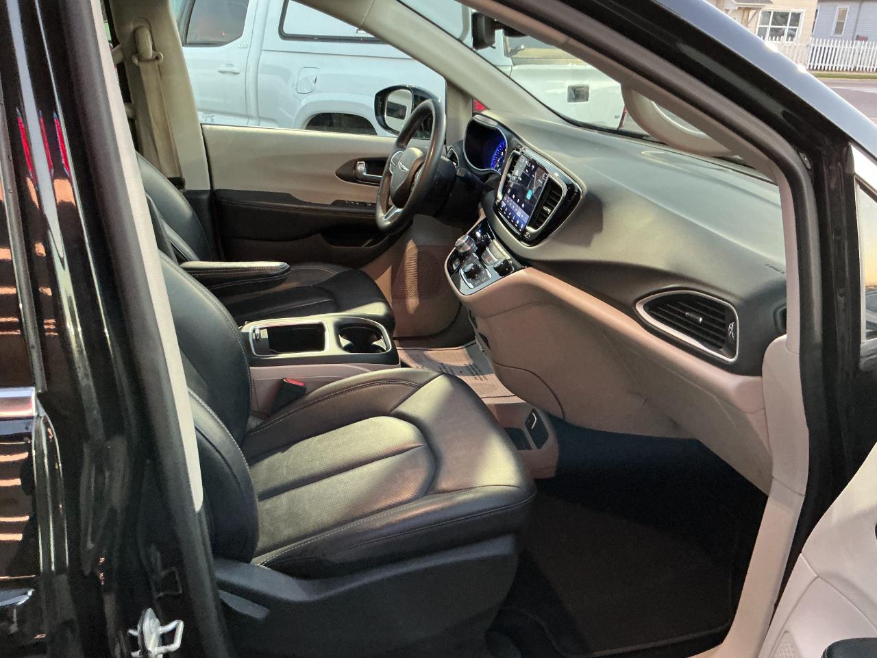 Chrysler Pacifica Touring L FWD 2024