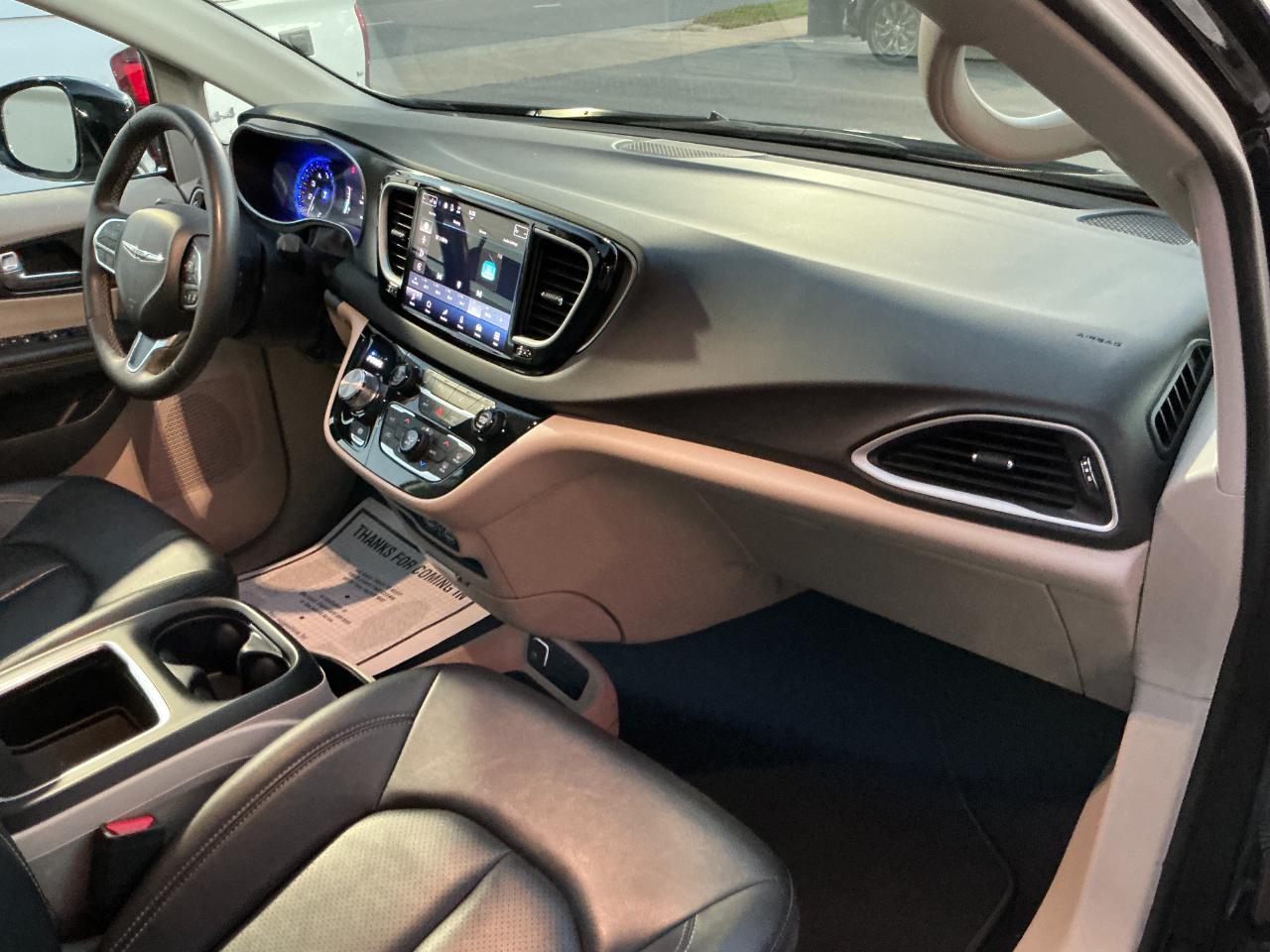 Chrysler Pacifica Touring L FWD 2024