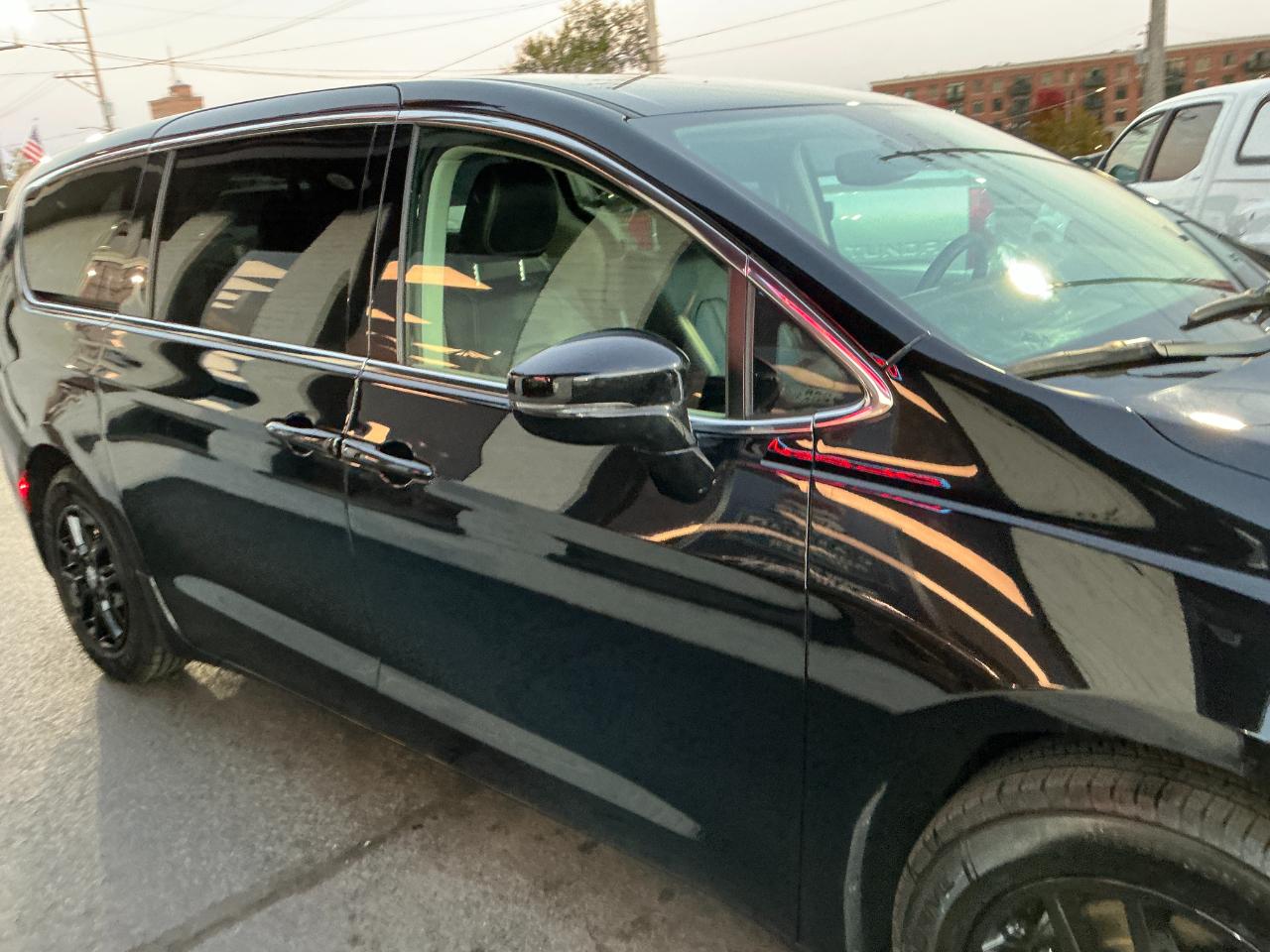 Chrysler Pacifica Touring L FWD 2024