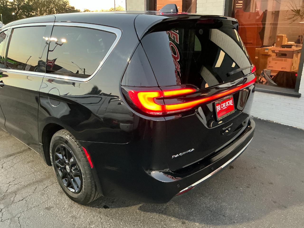 Chrysler Pacifica Touring L FWD 2024