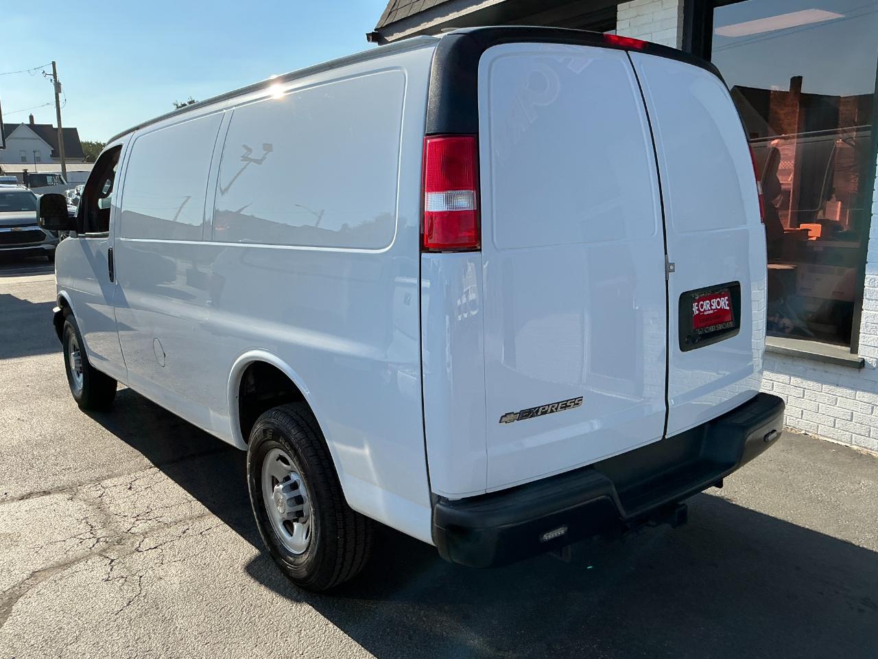 Chevrolet Express Cargo Van RWD 2500 135" 2023