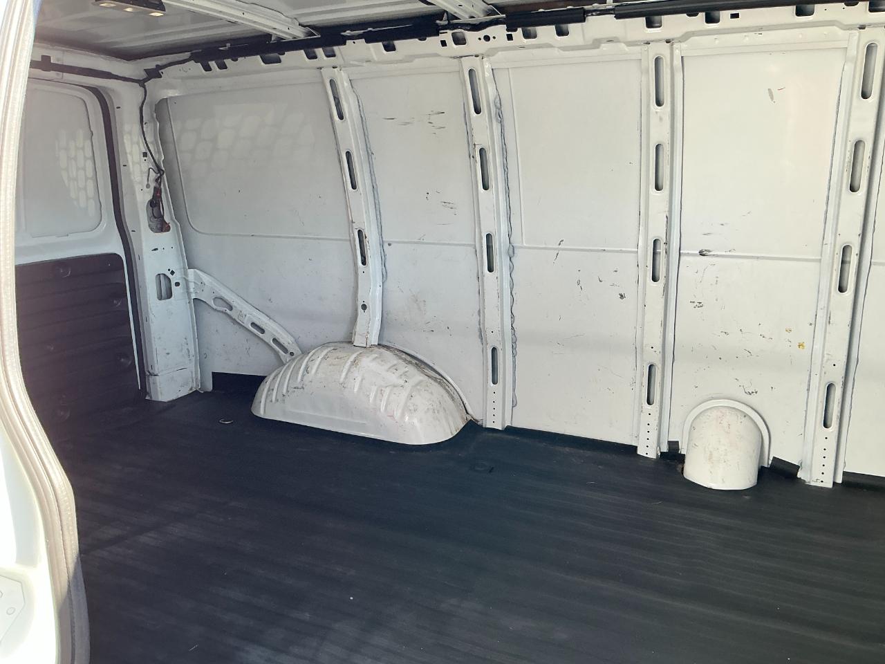 Chevrolet Express Cargo Van RWD 2500 135" 2023