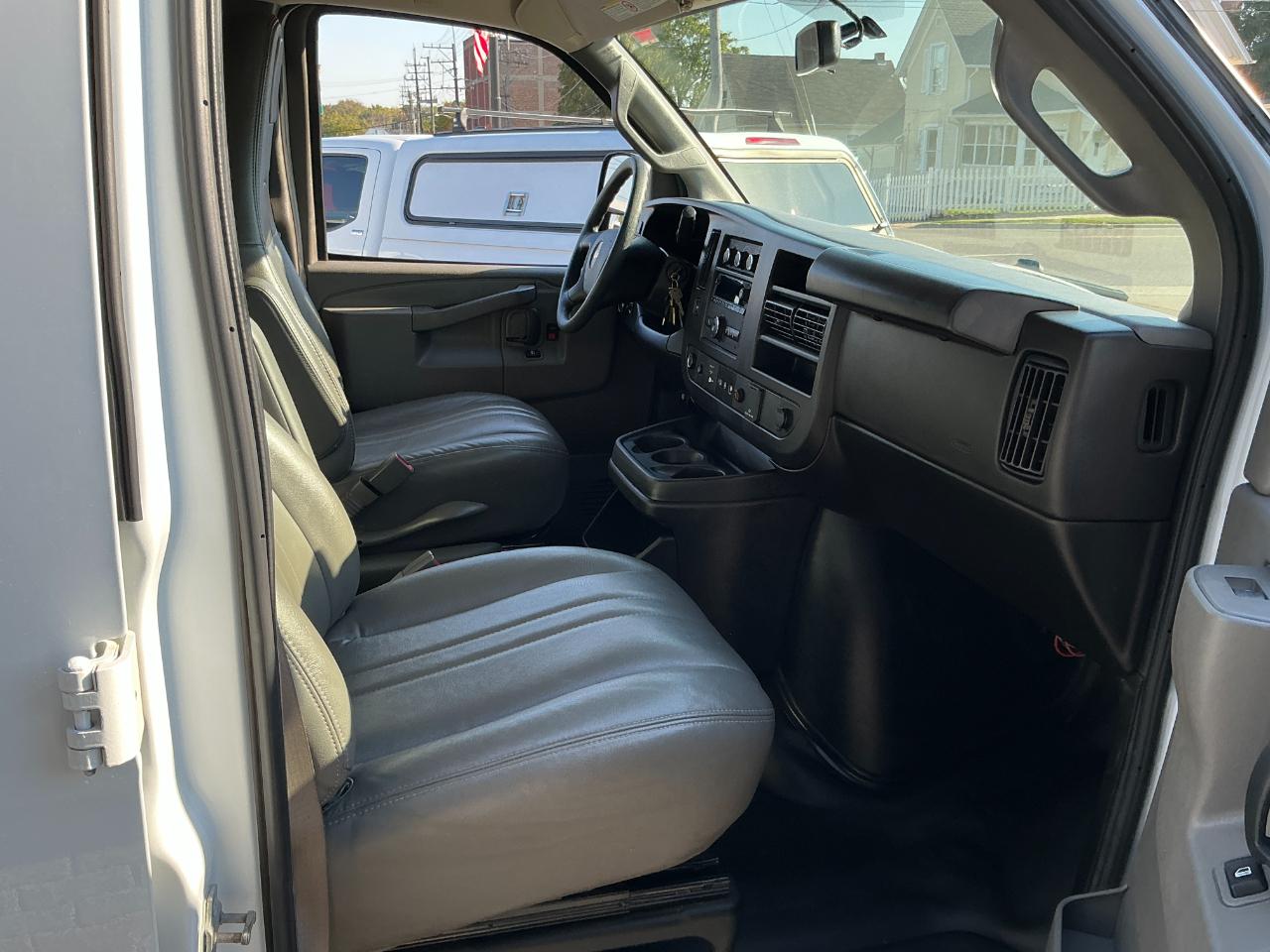 Chevrolet Express Cargo Van RWD 2500 135" 2023
