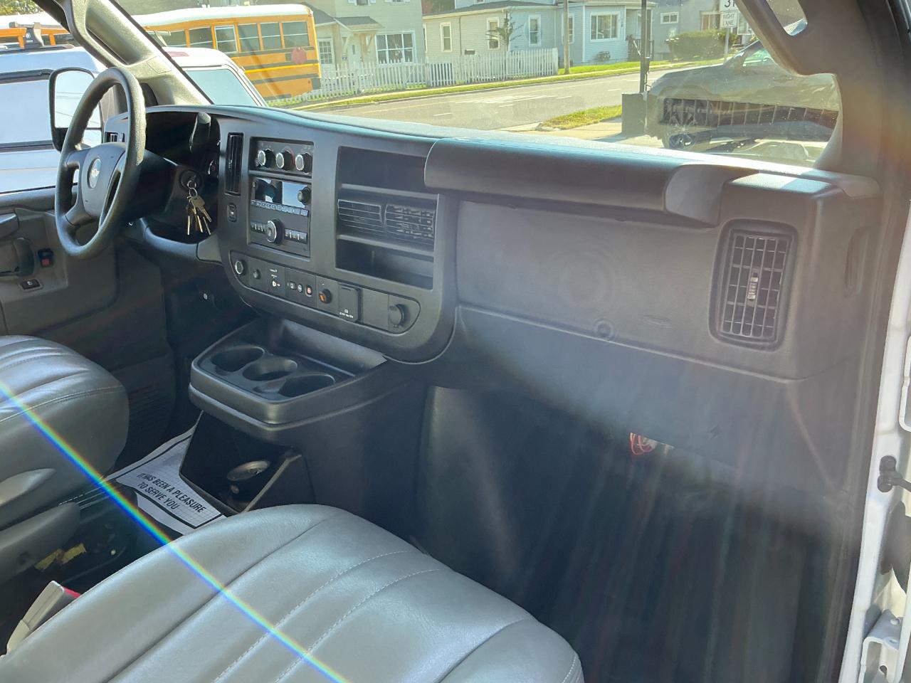 Chevrolet Express Cargo Van RWD 2500 135" 2023