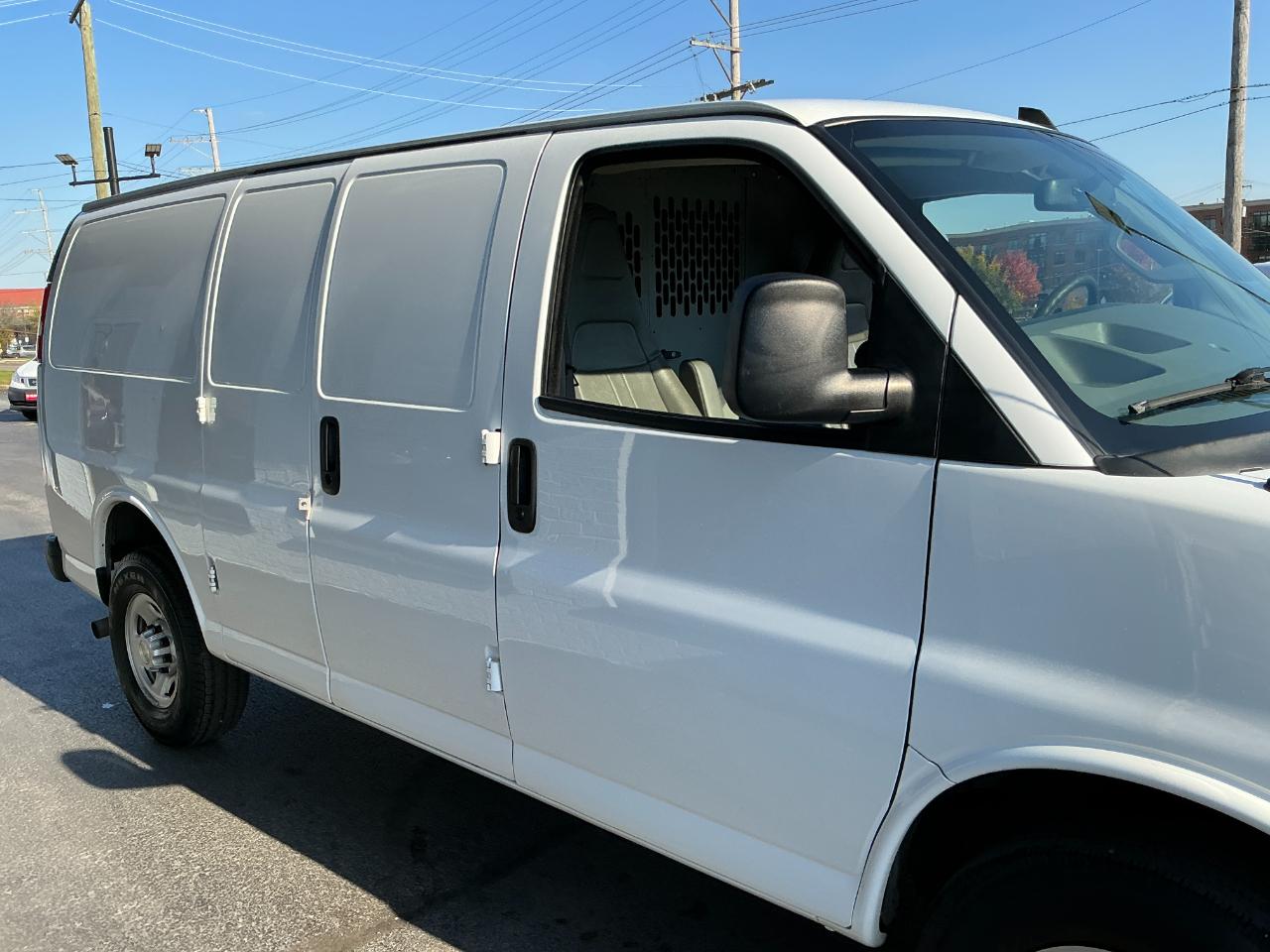 Chevrolet Express Cargo Van RWD 2500 135" 2023