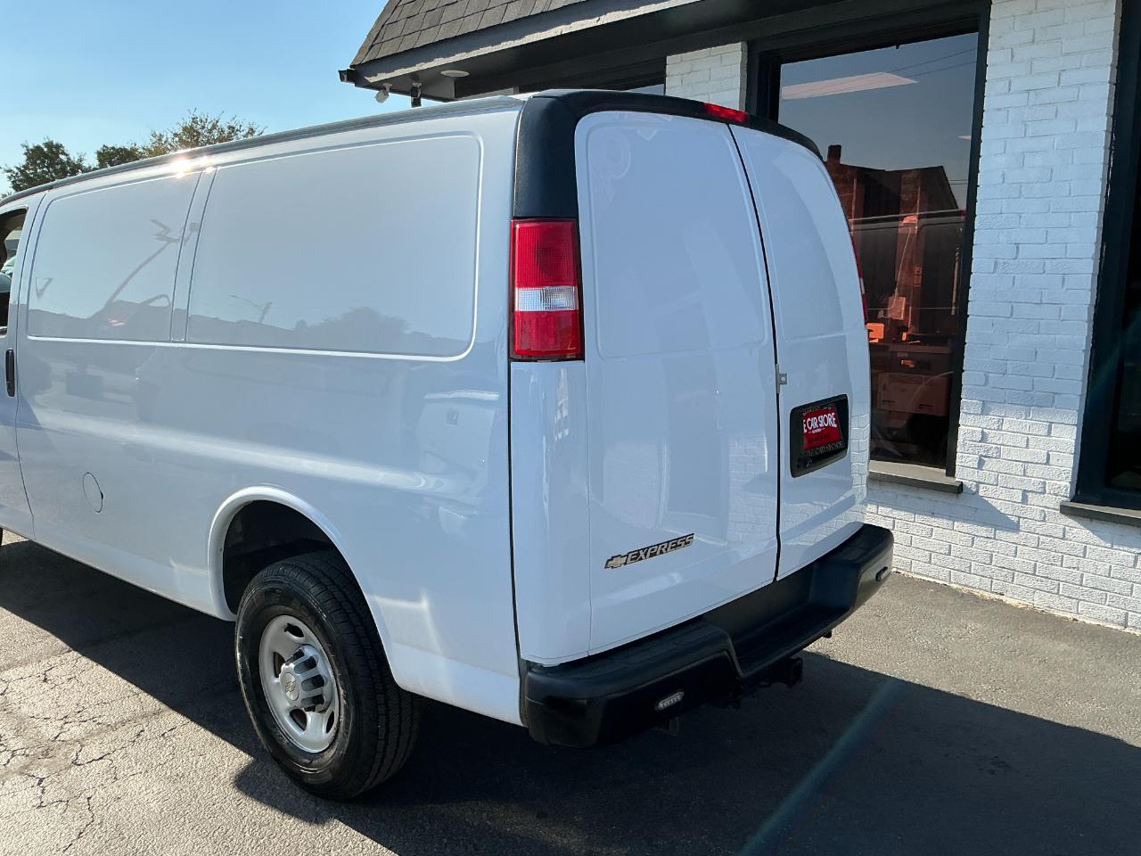 Chevrolet Express Cargo Van RWD 2500 135" 2023