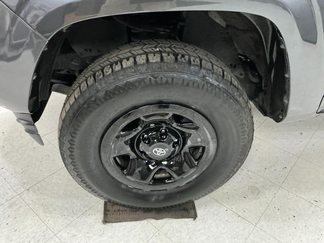 Toyota Tacoma 2WD SR5 Double Cab 5' Bed AT (Natl) 2023